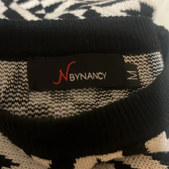 N By Nancy Geometric Sweater Women's Size Medium Black White - Picture 6 of 6